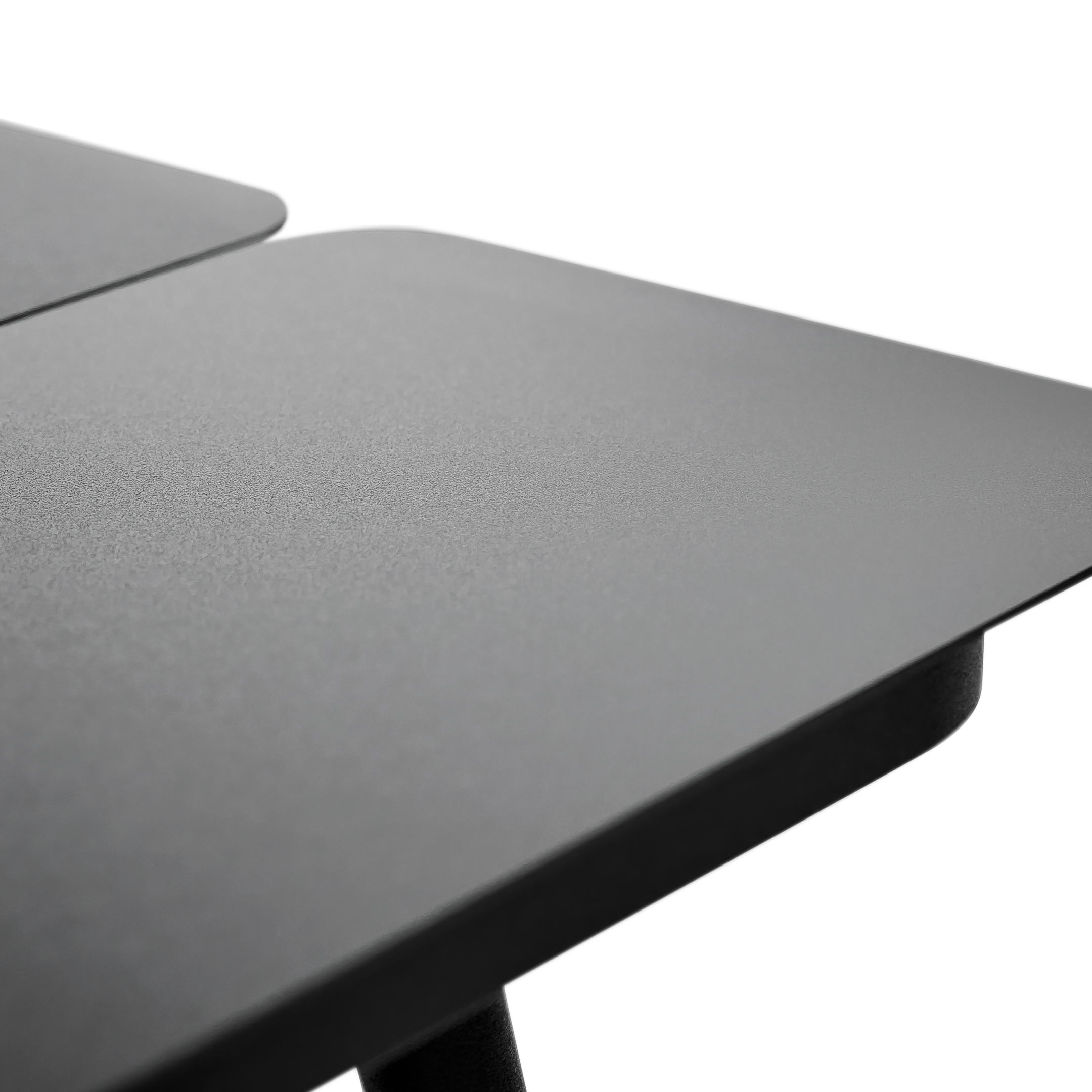 HP Belgrade Dining Table